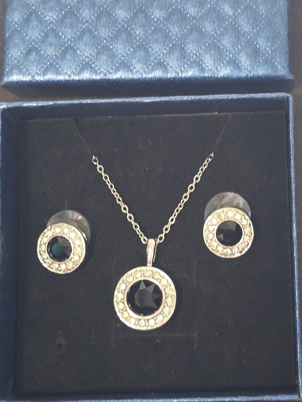 #2018 3 Pc SWAROVSKI SET: SILVER, Blk, Crystal, Stud Earrings & 18"Necklace - Picture 2 of 15